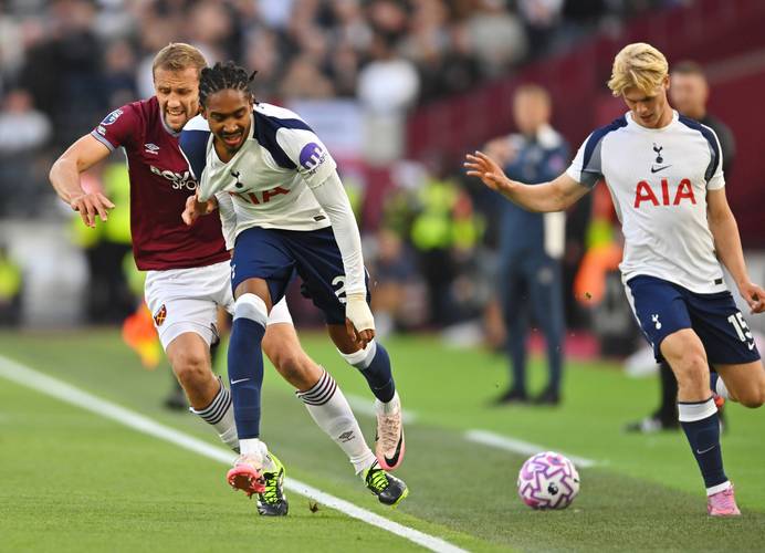 切尔西客场1-3不敌利兹联，终结7场不败，排名跌至第四，利兹联成功跳出降级区。