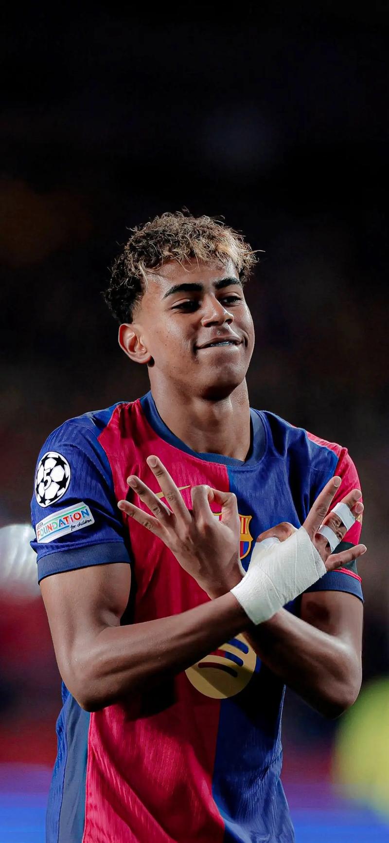 足球巴萨公布主力中场伤情，将缺阵一月