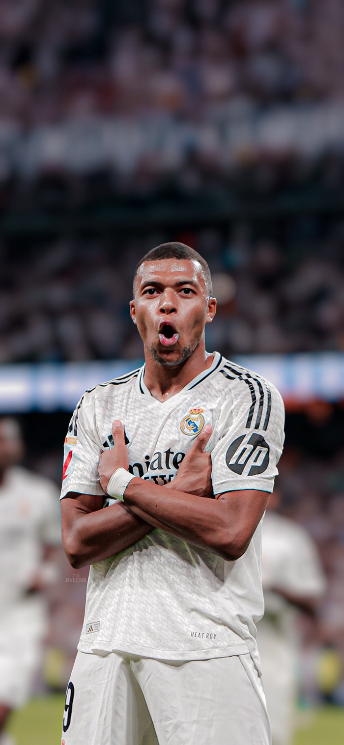 致敬李惠堂，赞助商犀旺送给魏祥鑫一颗柚子足球