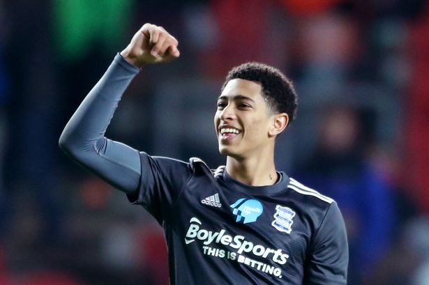 雪花飘飘北风萧萧，记者：世界杯抽签仪式场外下着大雪