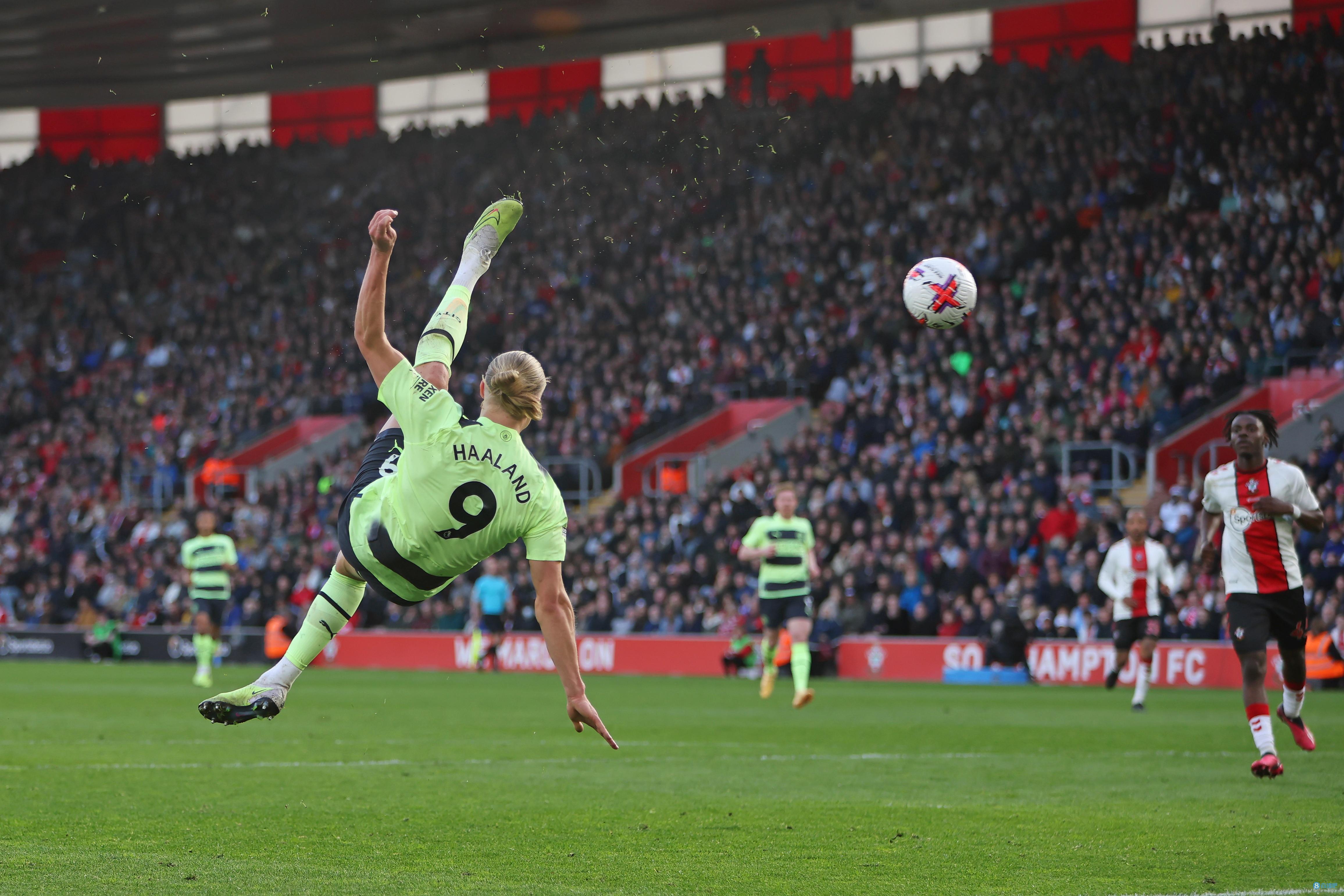 记者：阿贾克斯正接触前狼堡主帅西莫尼斯，视为海廷加继任者