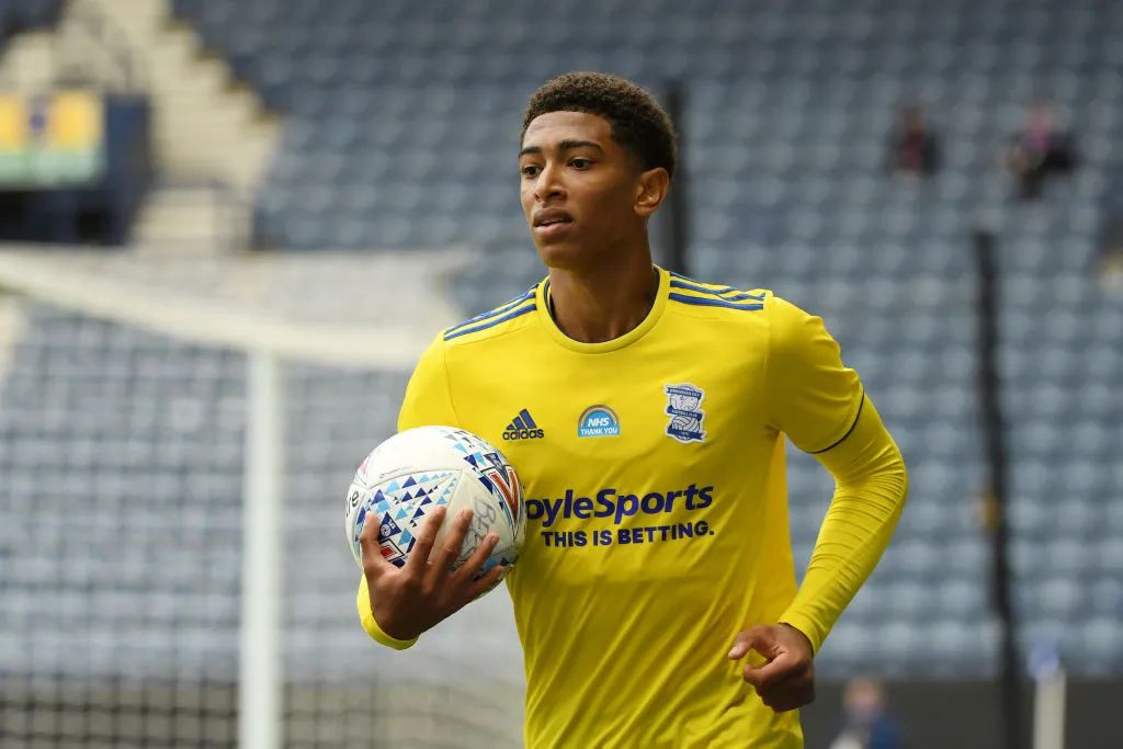 熊本深红vs甲府风林首发：田中雄大、神代庆人先发