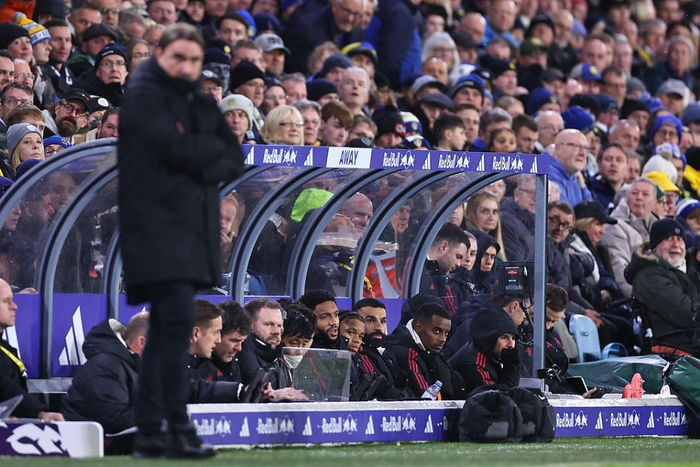 罗德里戈在皇马遭遇困境，状态低迷，被放弃，可能转会至其他球队。