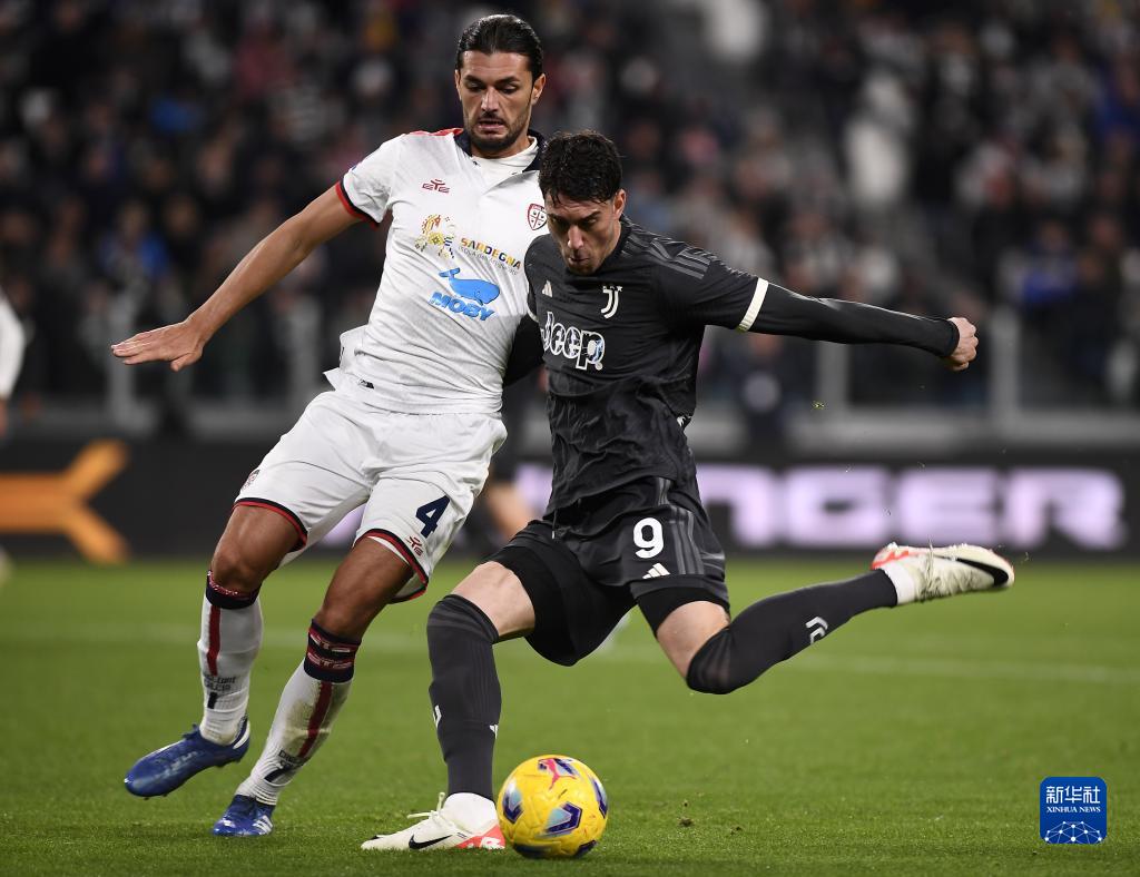 除了哲凯赖什，阿森纳的两位法国名宿该叫什么？