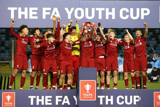 欧文：唯一担心的是库尼亚的脾气，毕竟队里已经有一个B费了