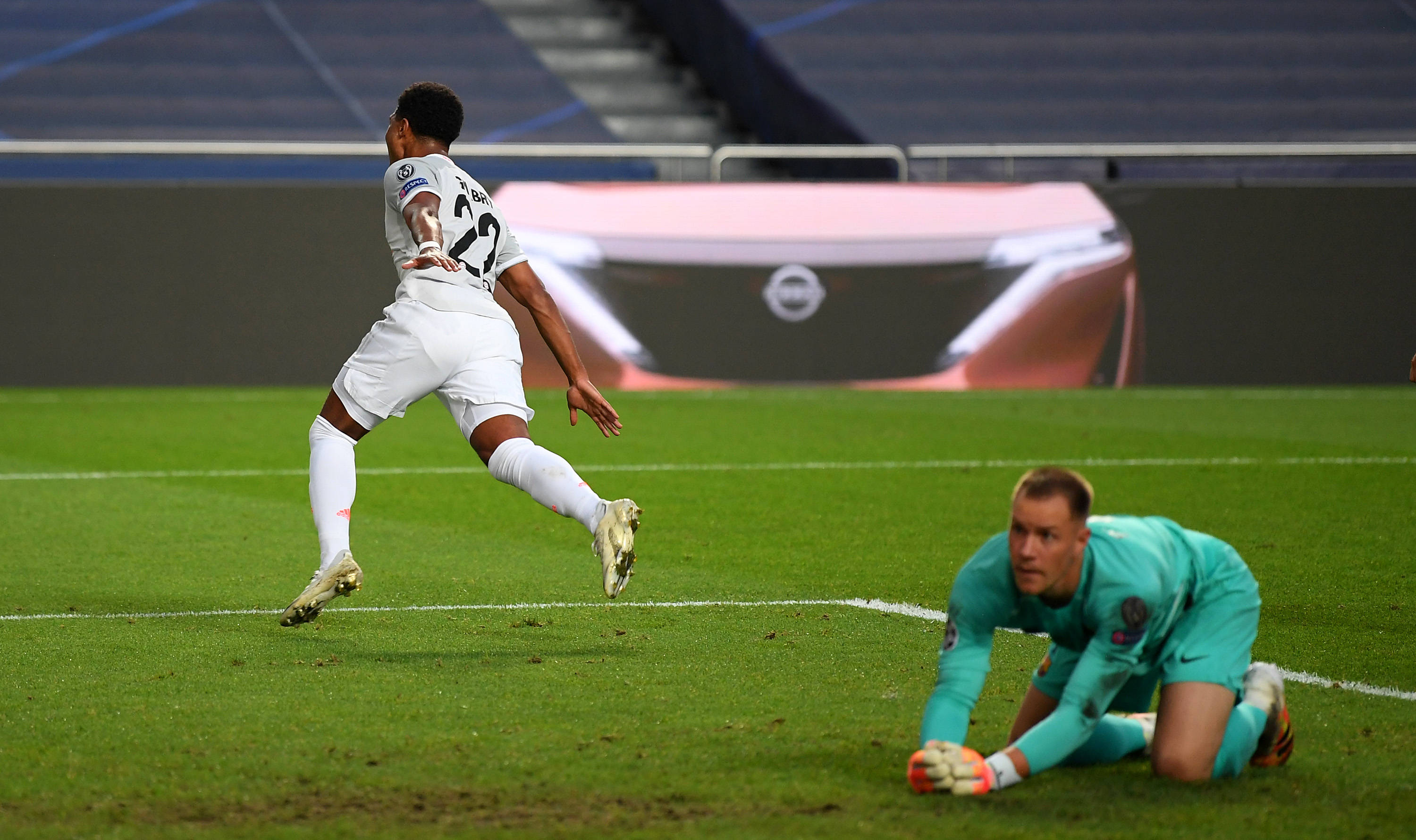 日本队2026年世界杯球衣：深蓝色底色+浅蓝色波浪状图案