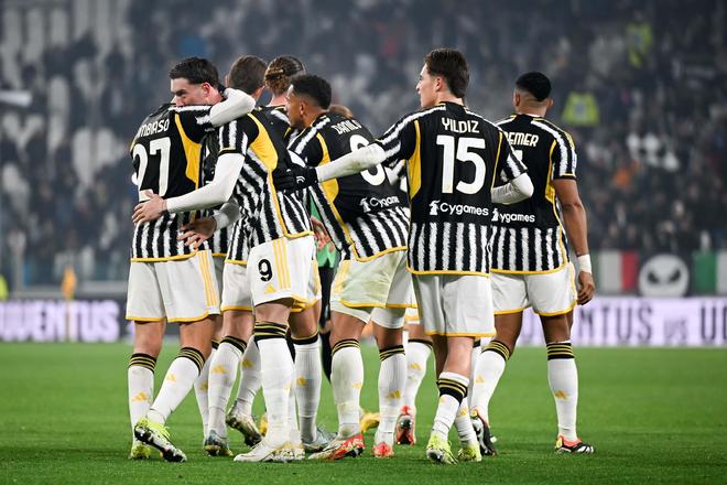 足球巴萨后防大将伤缺四周，主帅表情凝重