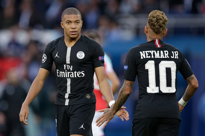 20岁新星独自撑起AC米兰左路走廊：力压S2，英超球会争相抢购他