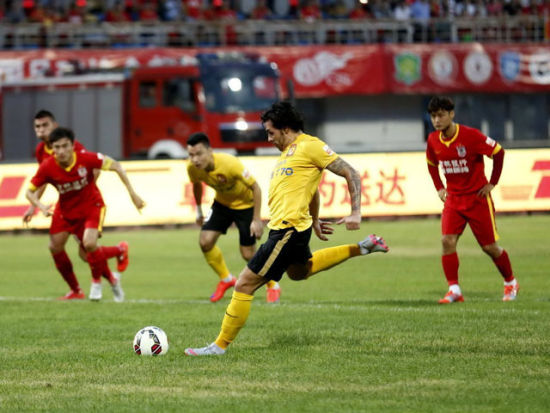 泰州队门将戴曜城谈苏超夺冠：我们值得冠军，泰州人民过年了