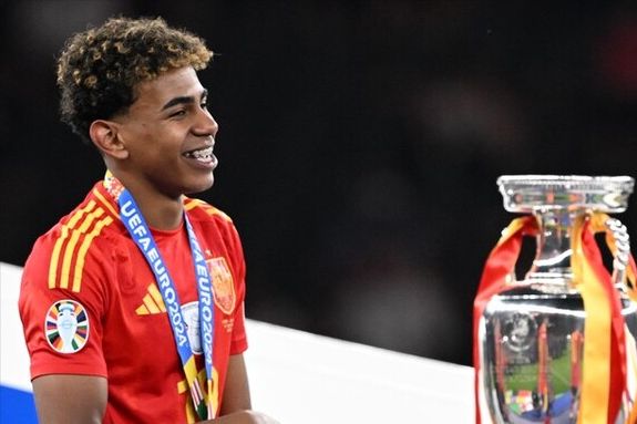 TA：曼城明夏可能签右后卫和右边锋，他们仍在关注利夫拉门托