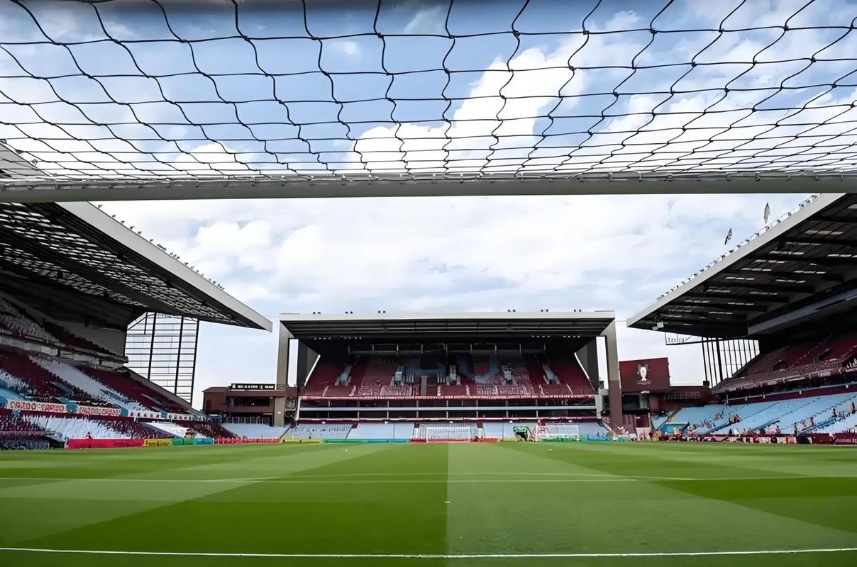 世体：近三千英格兰球迷做客，皇马vs曼城安排1700名安保